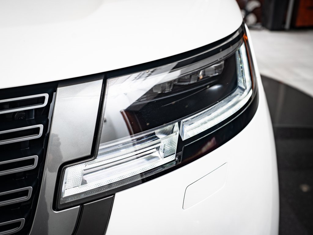 2023 Land Rover Range Rover SE photo 15