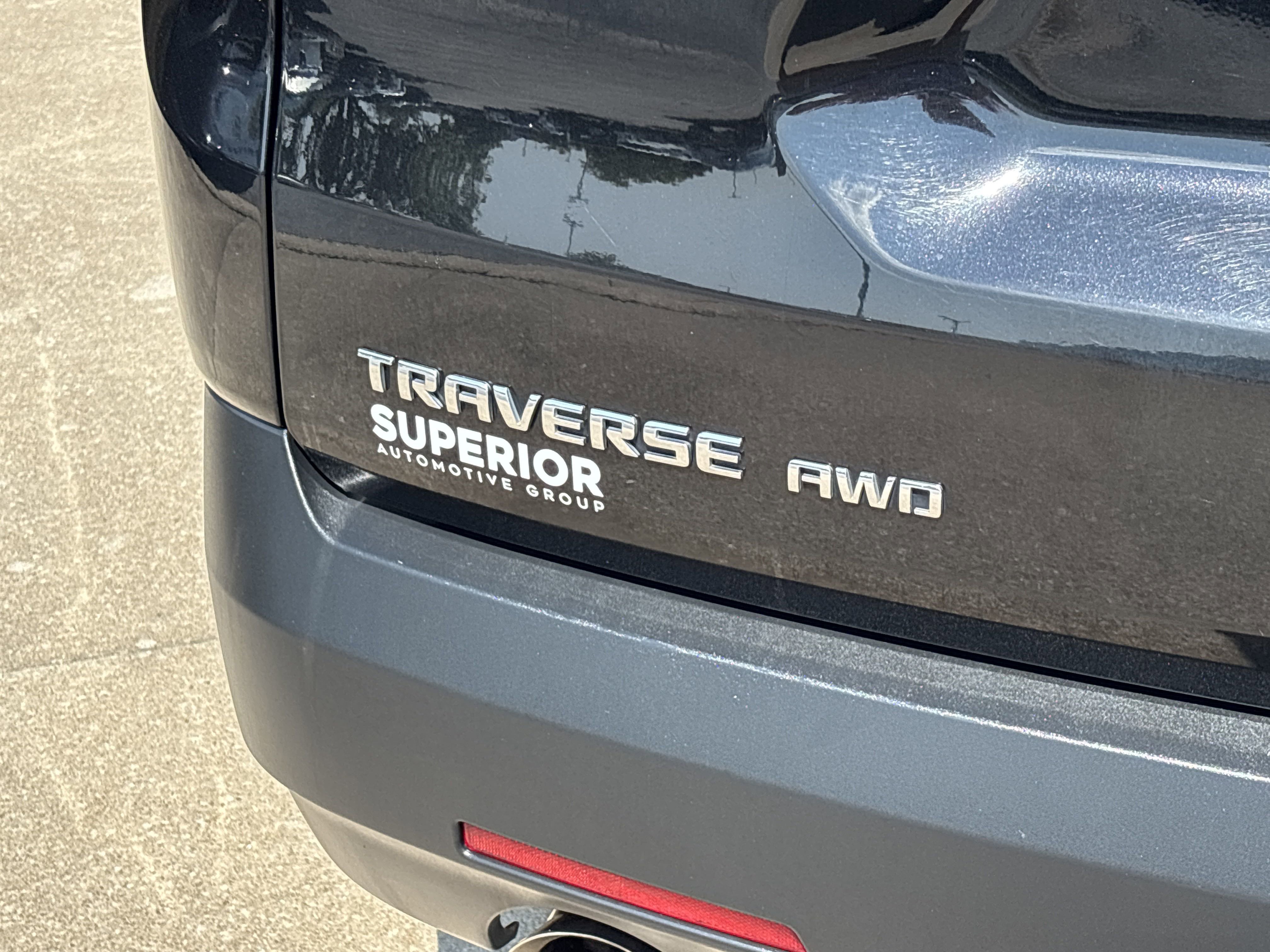 2023 Chevrolet Traverse Leather photo 2