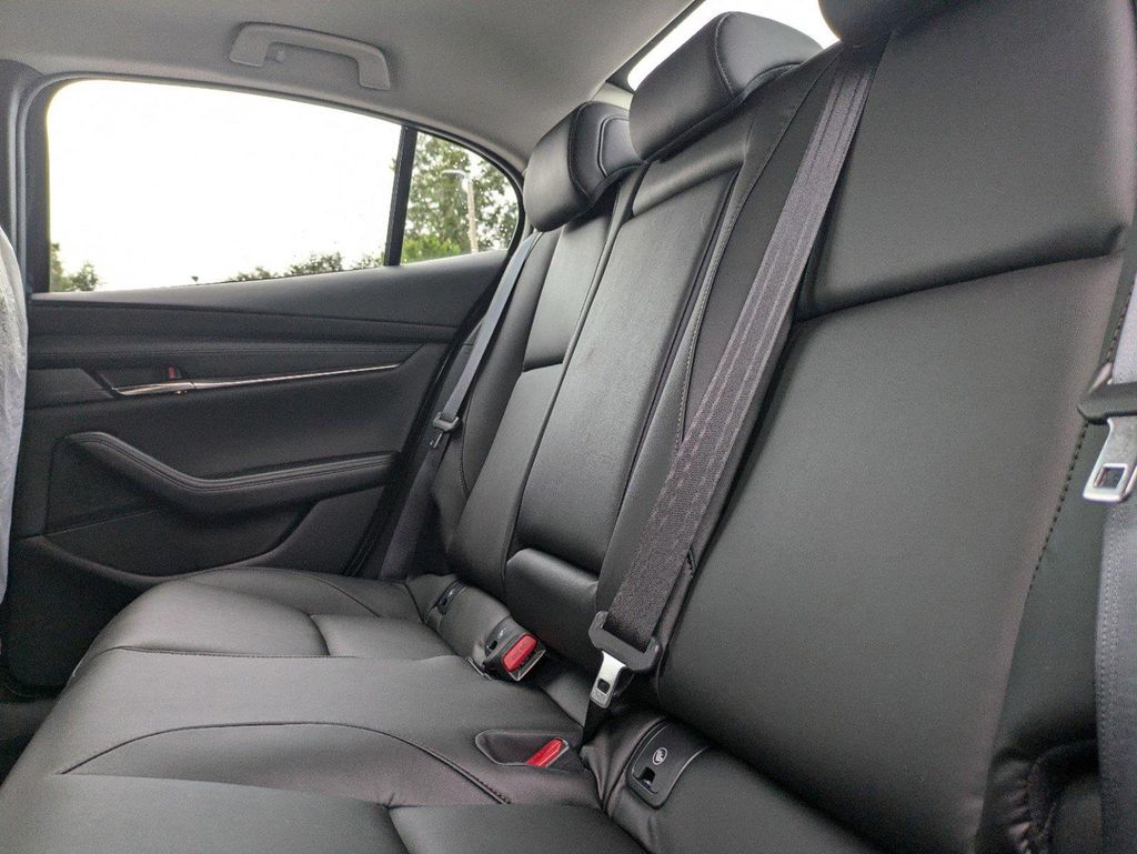 2025 Mazda Mazda3 2.5 s Preferred photo 11