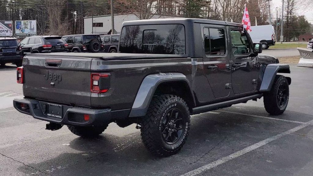 2025 Jeep Gladiator Willys photo 2