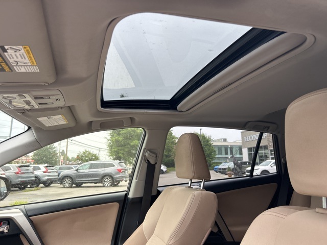 2015 Toyota RAV4 XLE photo 15