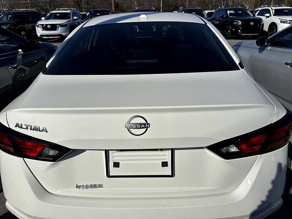2025 Nissan Altima S photo 3