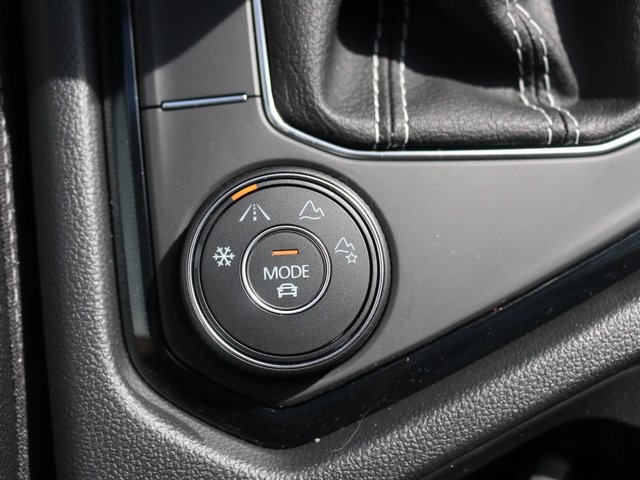 2025 Volkswagen Taos SE photo 17
