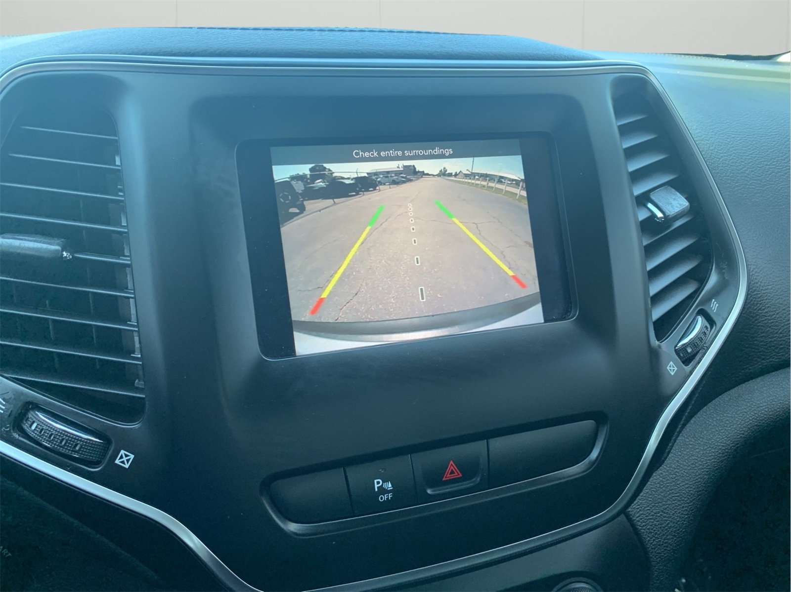 2020 Jeep Cherokee Latitude photo 16
