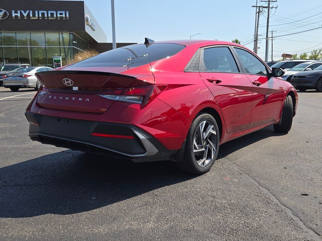 2025 Hyundai Elantra SEL Sport photo 11