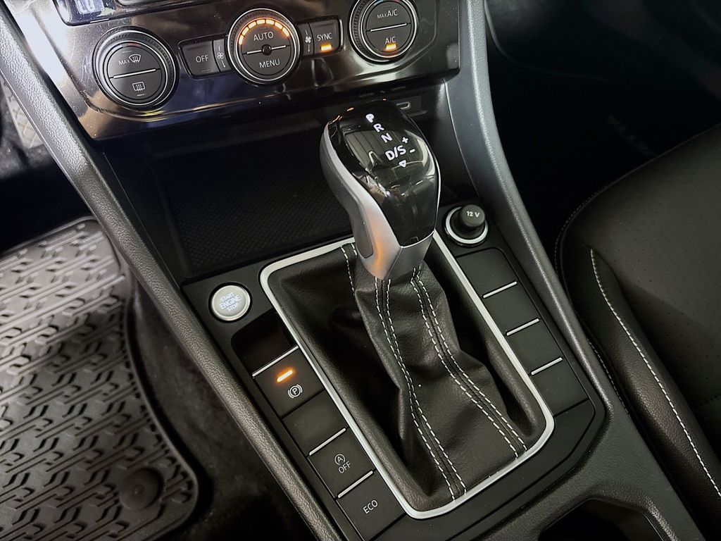 2024 Volkswagen Jetta SE photo 17