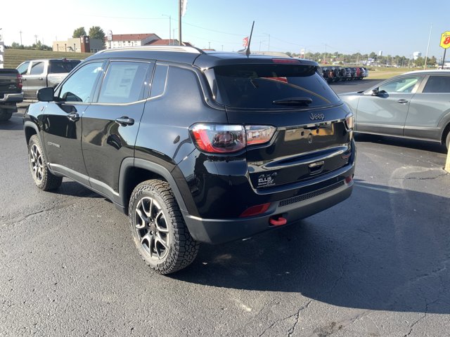 2026 Jeep Compass Trailhawk photo 3