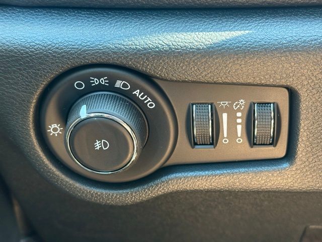 2025 Chrysler Pacifica photo 17