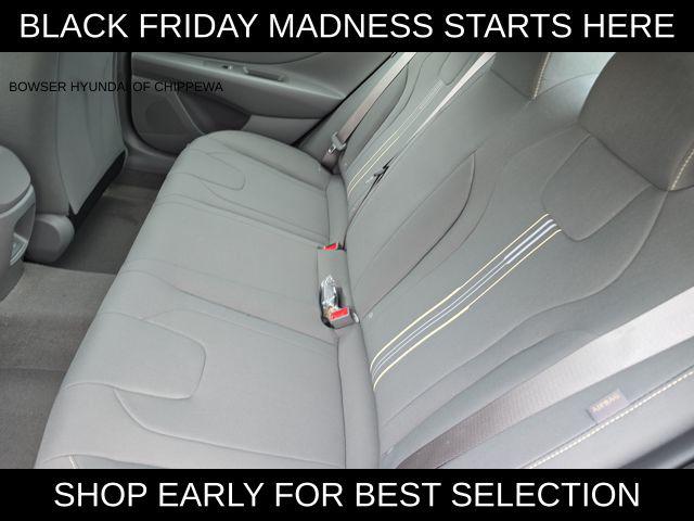 2026 Hyundai Elantra SEL Sport photo 2