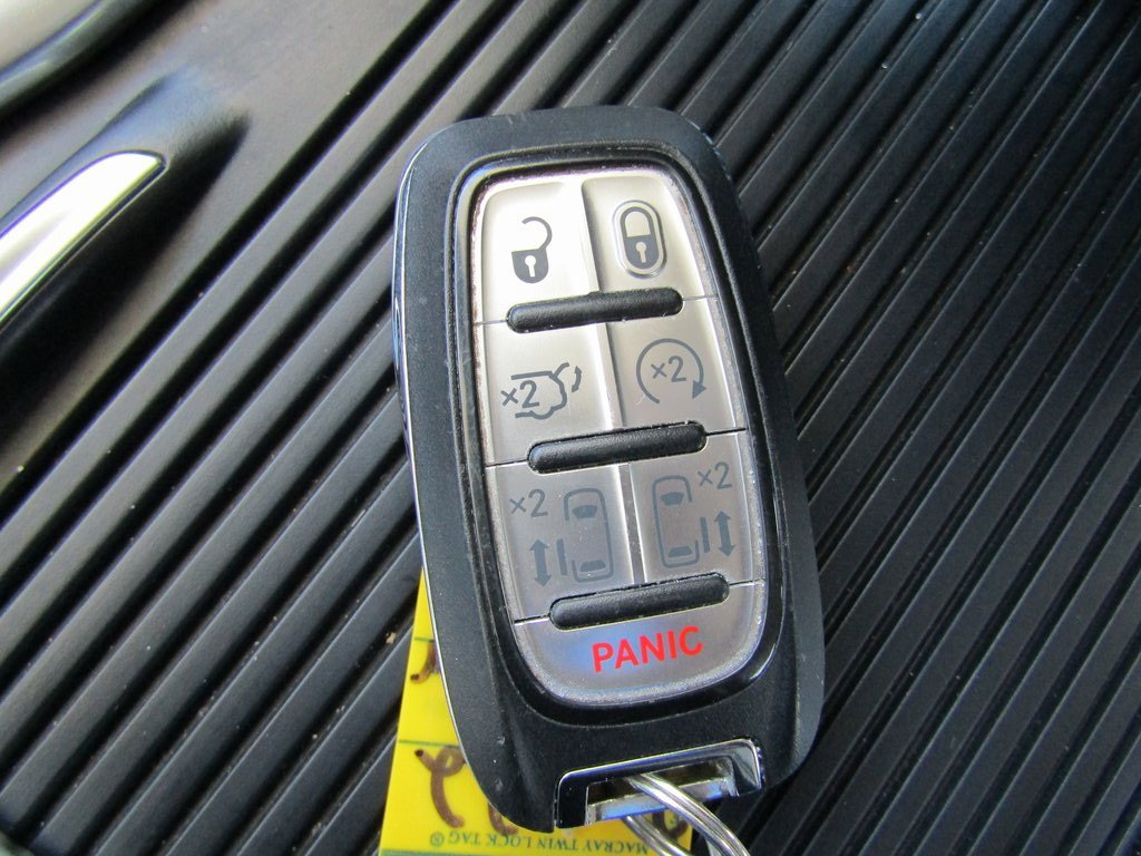 2022 Chrysler Pacifica Touring L photo 29