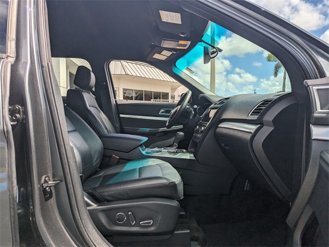 2016 Ford Explorer XLT photo 17
