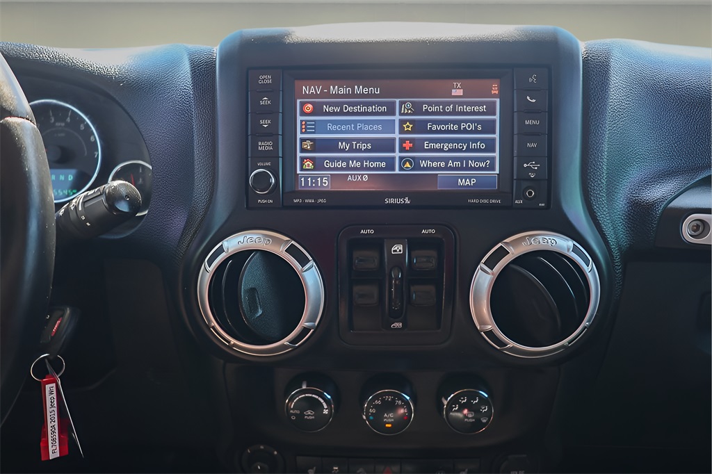 2015 Jeep Wrangler Unlimited Sahara photo 13