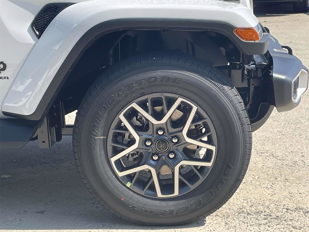 2025 Jeep Wrangler Sahara photo 31