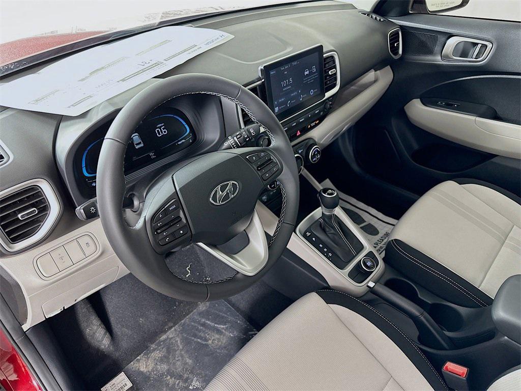 2025 Hyundai Venue SEL photo 4