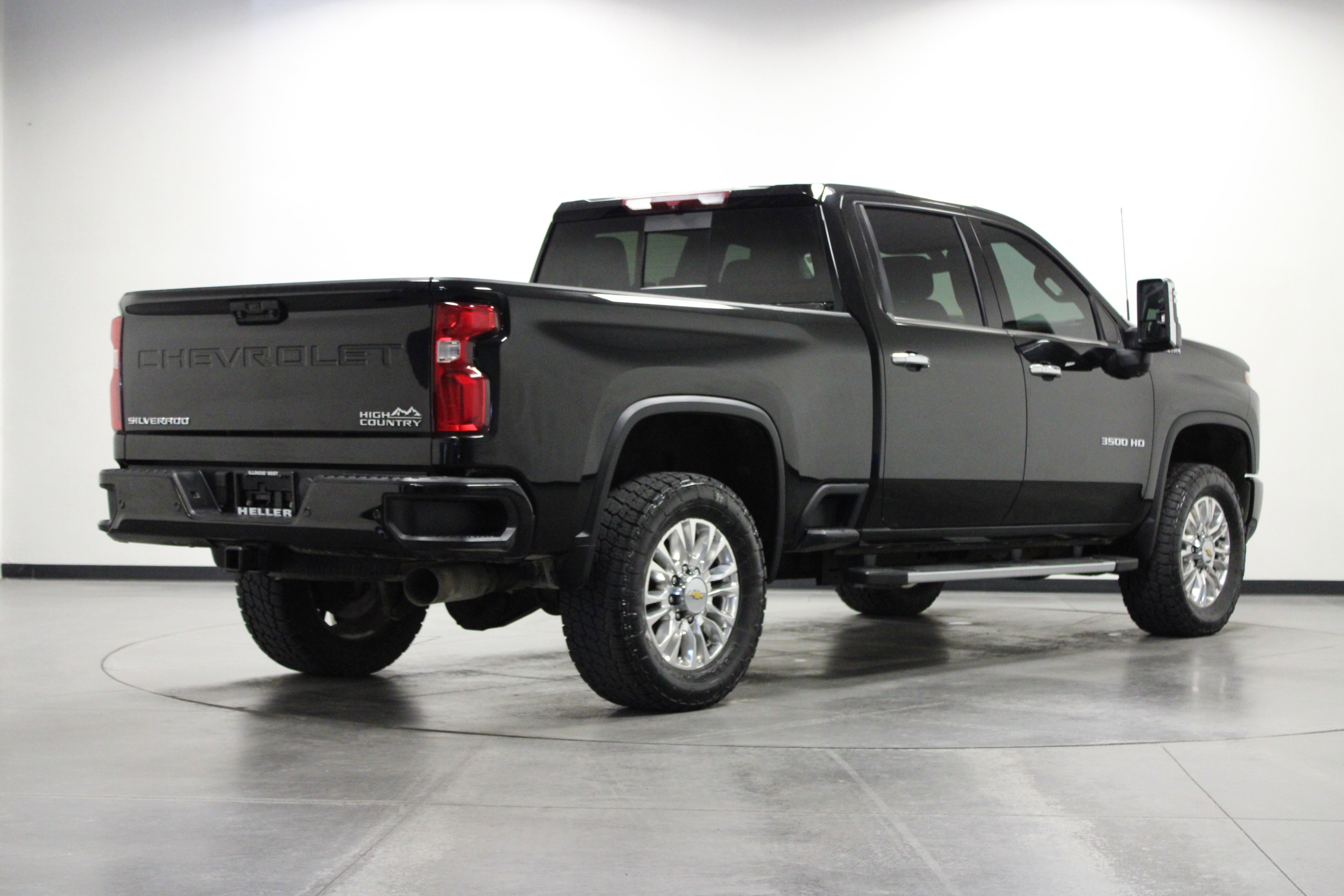 2023 Chevrolet Silverado 3500HD High Country photo 3