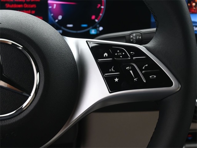 2025 Mercedes Benz GLB 250 photo 2