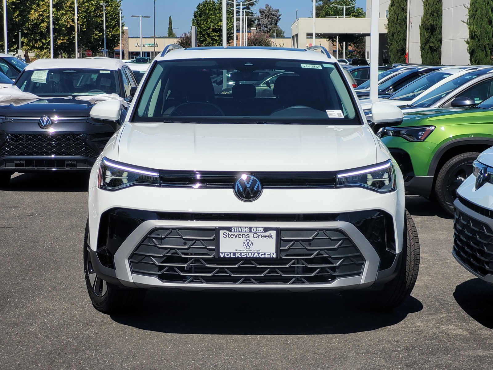 2025 Volkswagen Taos SE photo 2