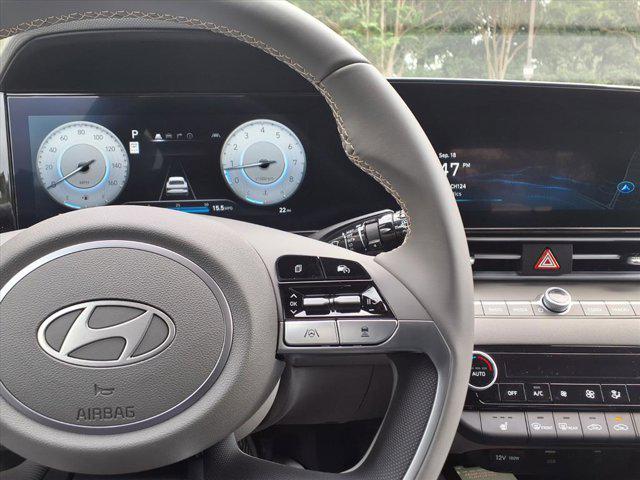 2025 Hyundai Elantra SEL Convenience photo 17
