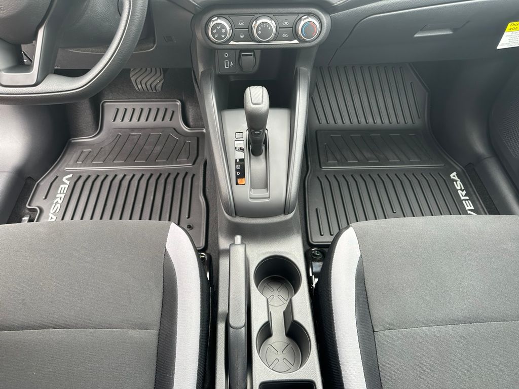 2025 Nissan Versa 1.6 S photo 18