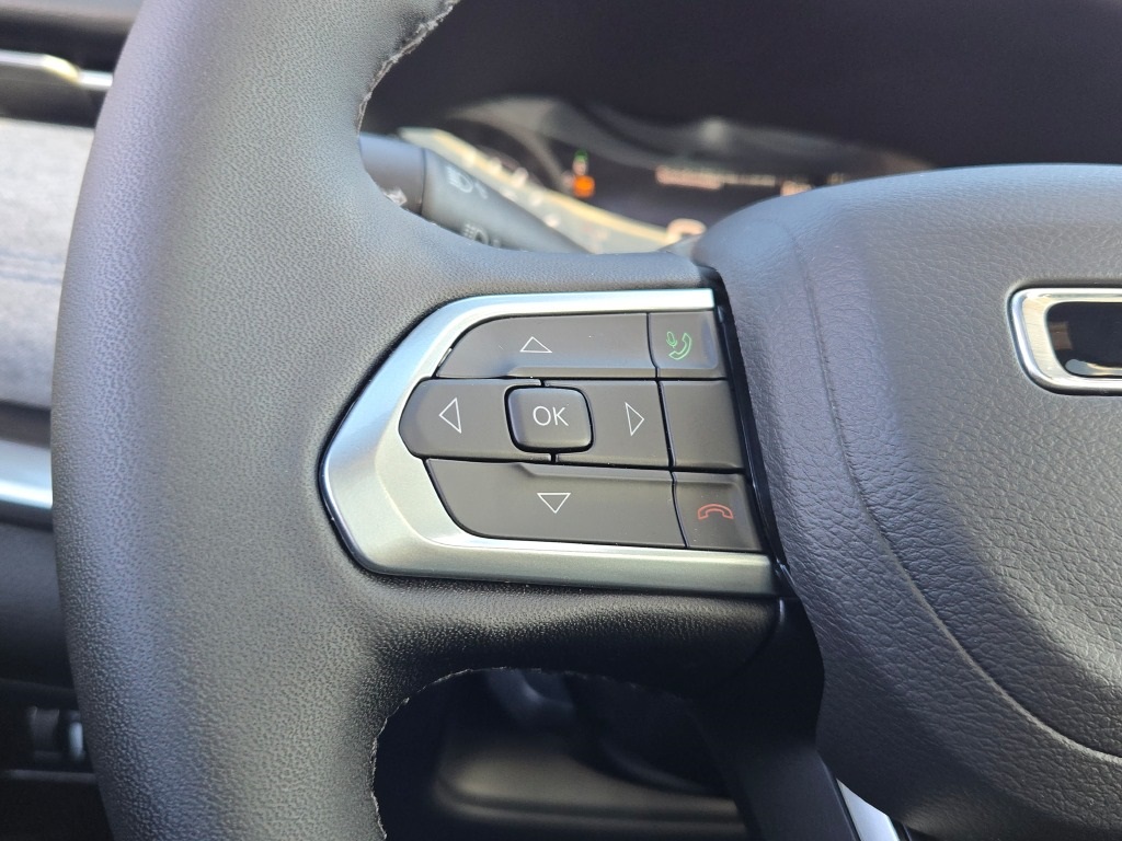 2025 Jeep Compass Latitude photo 31