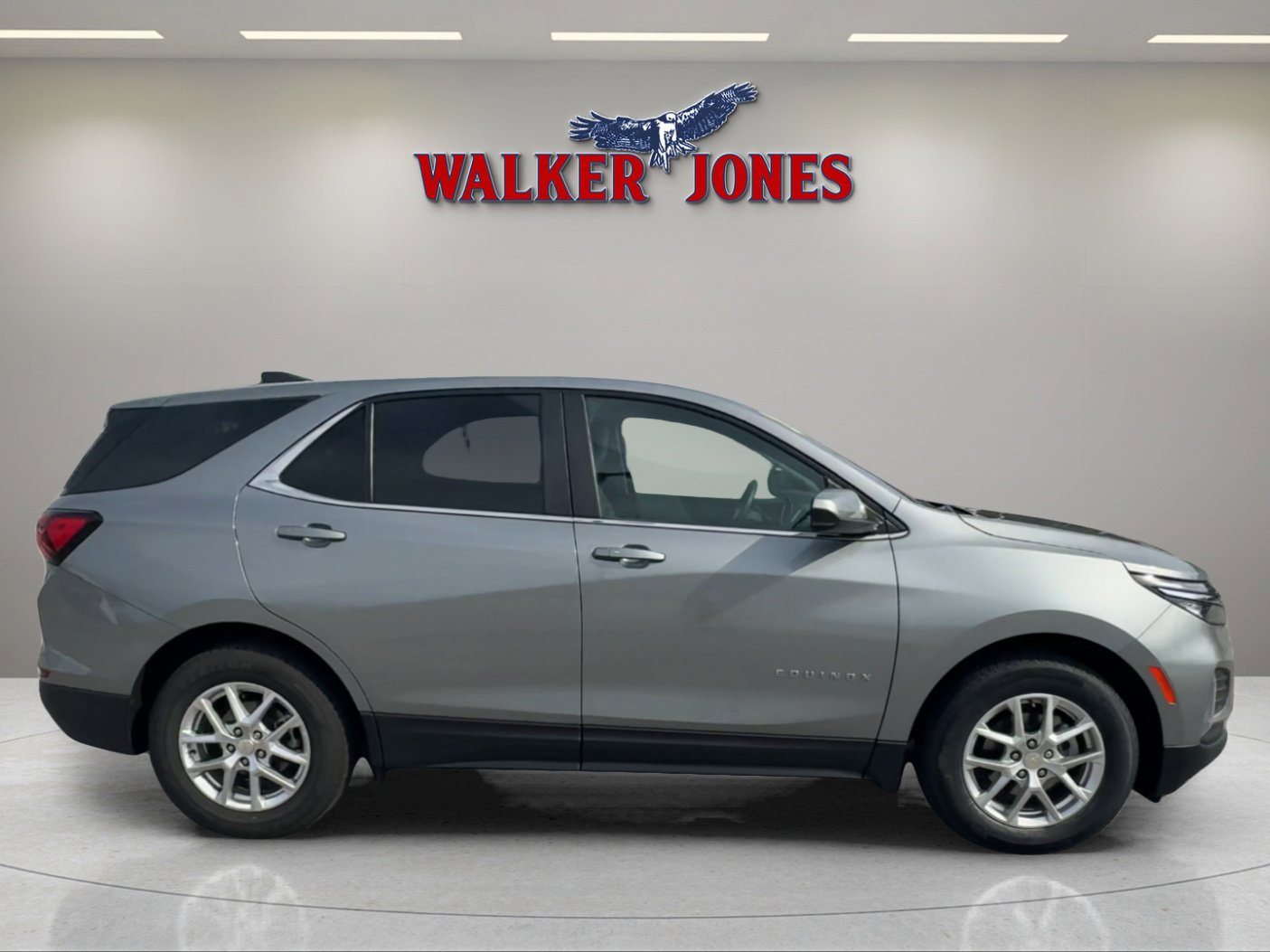 2024 Chevrolet Equinox LT photo 3