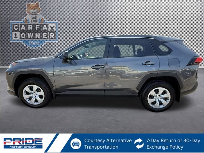 2022 Toyota RAV4 LE photo 2