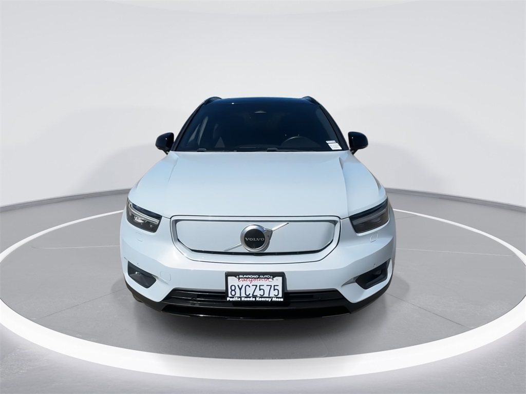2021 Volvo XC40 Recharge P8 AWD photo 3
