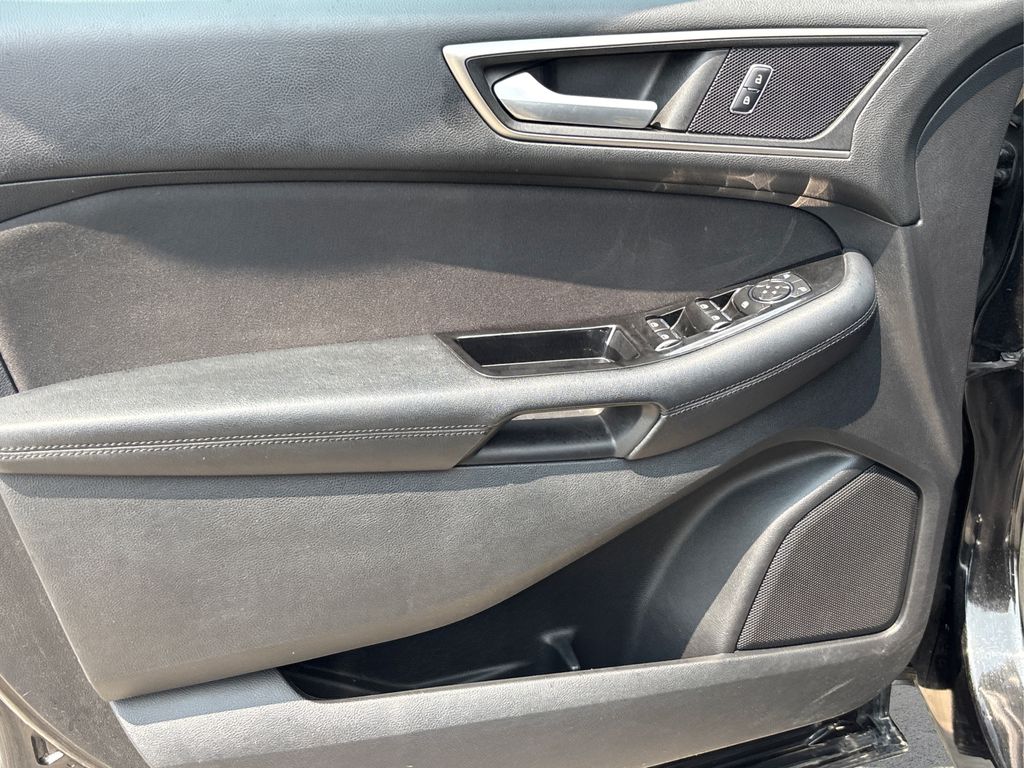 2015 Ford Edge SEL photo 20