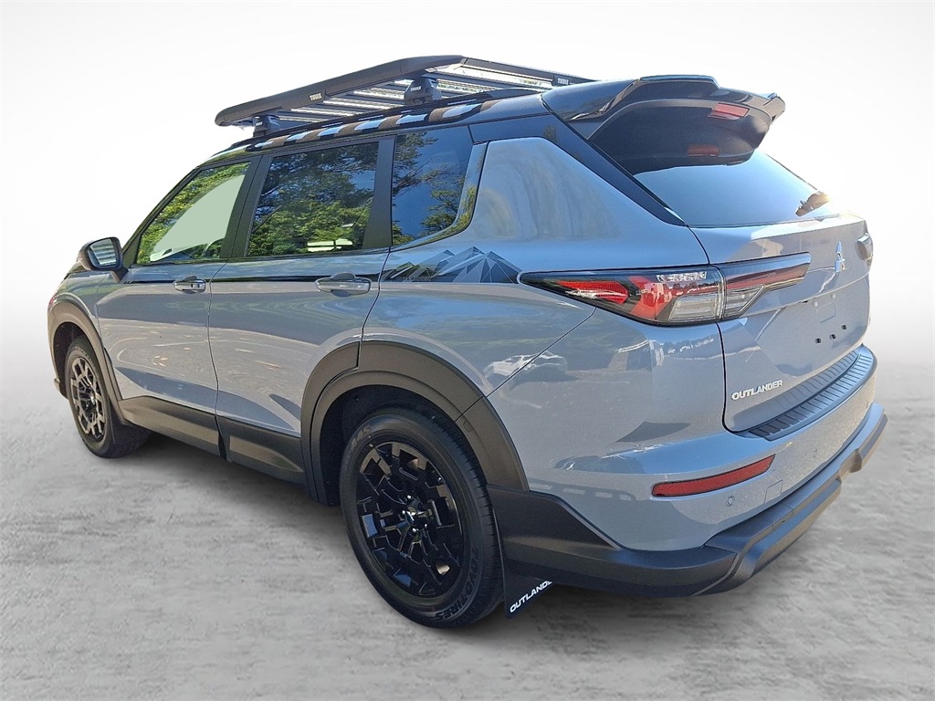 2025 Mitsubishi Outlander SE Ralliart photo 3