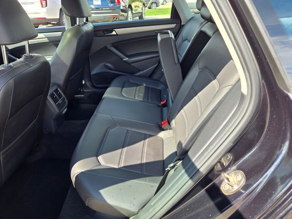 2021 Volkswagen Passat 2.0T SE photo 13