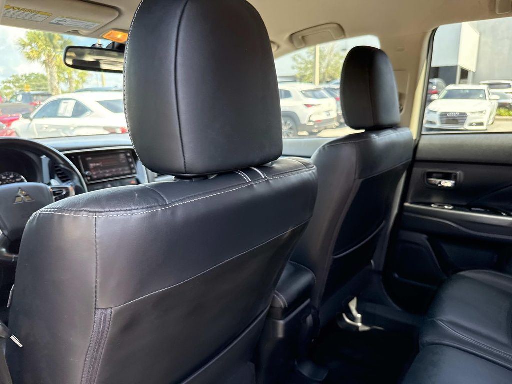 2018 Mitsubishi Outlander PHEV SEL photo 12