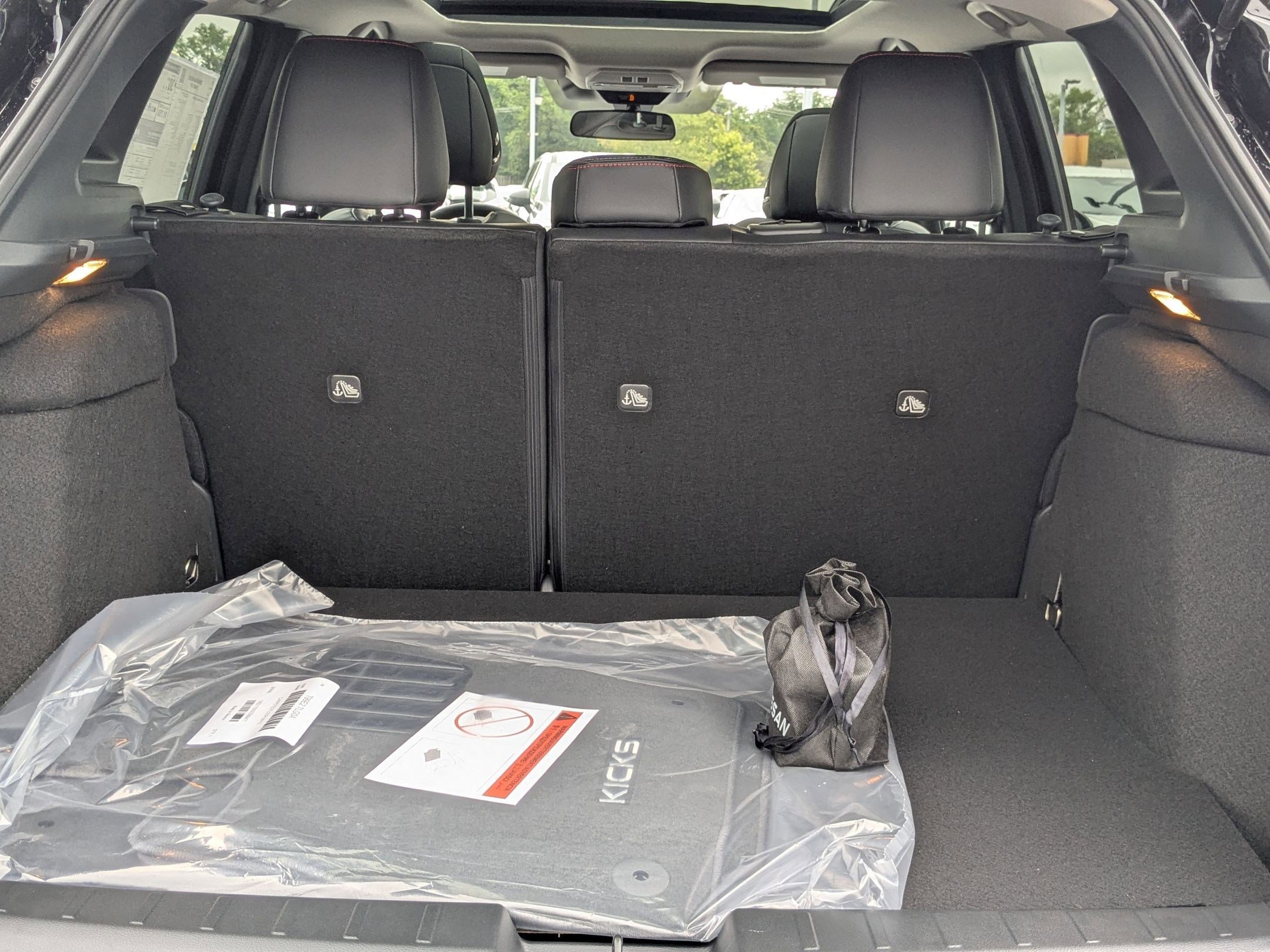 2025 Nissan Kicks SR photo 18