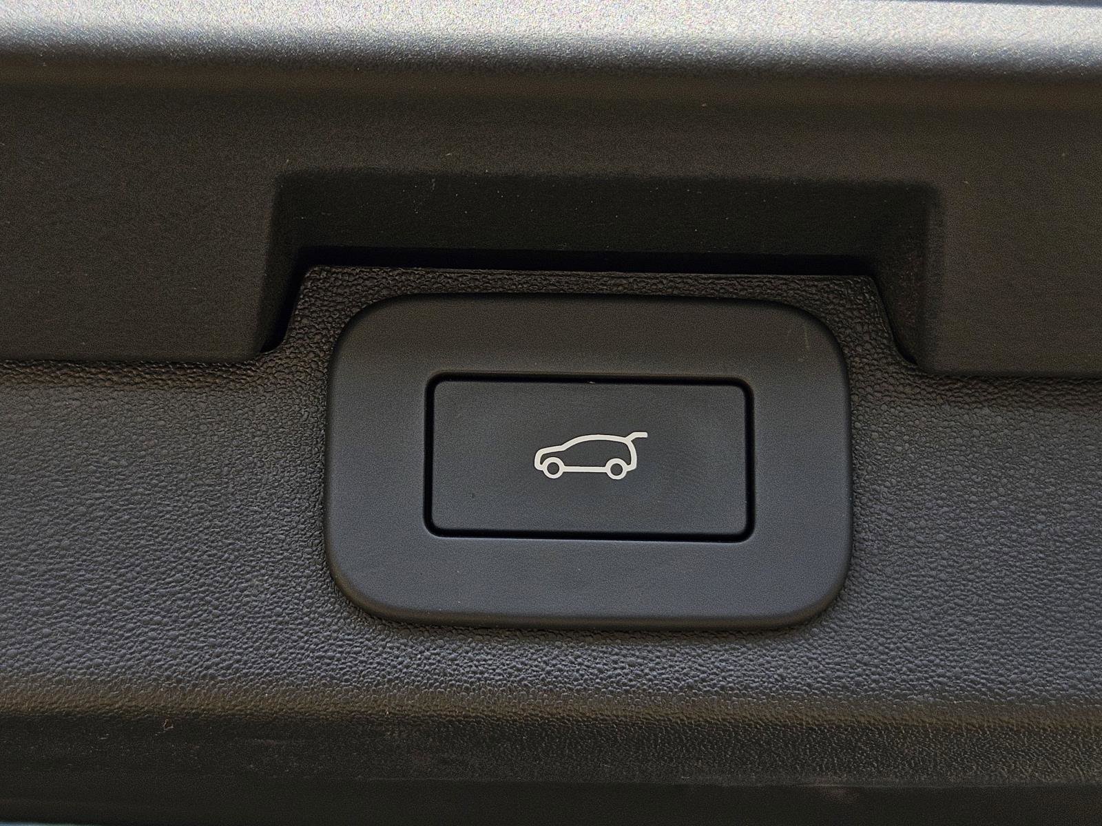 2025 Land Rover Discovery P360 Dynamic SE photo 13