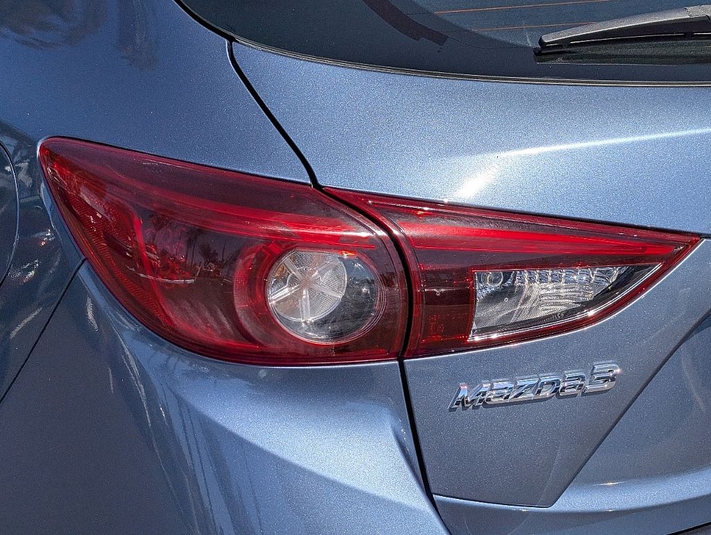 2015 Mazda Mazda3 s Grand Touring photo 9
