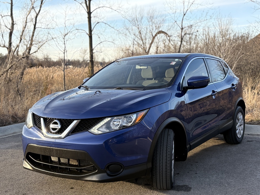 2018 Nissan Rogue Sport S photo 2