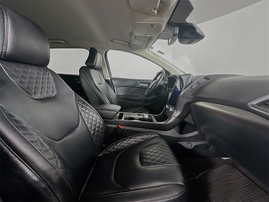 2024 Ford Edge Titanium photo 7