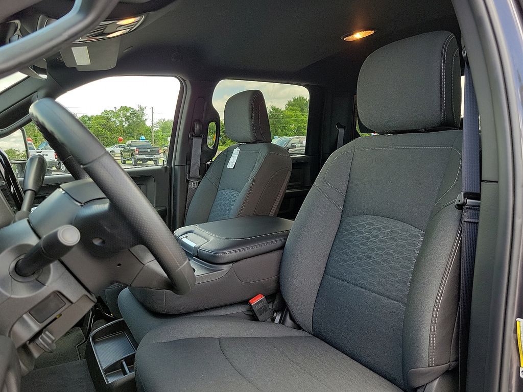 2025 Ram 2500 Tradesman photo 11