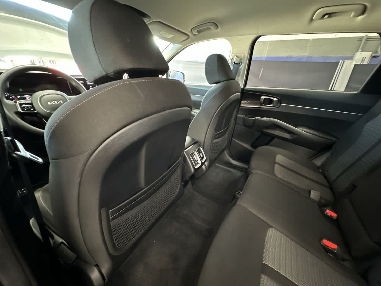 2023 Kia Sorento LX photo 21