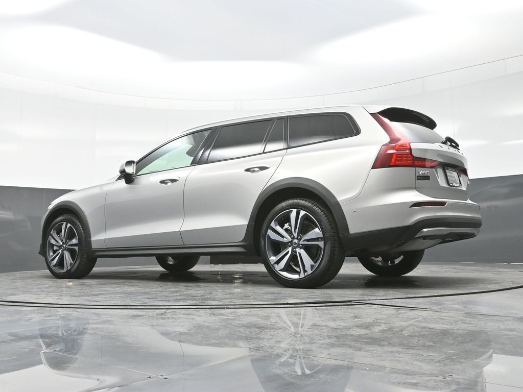 2025 Volvo V60 Cross Country B5 Plus photo 26