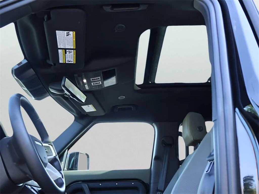 2024 Land Rover Defender 110 S photo 28