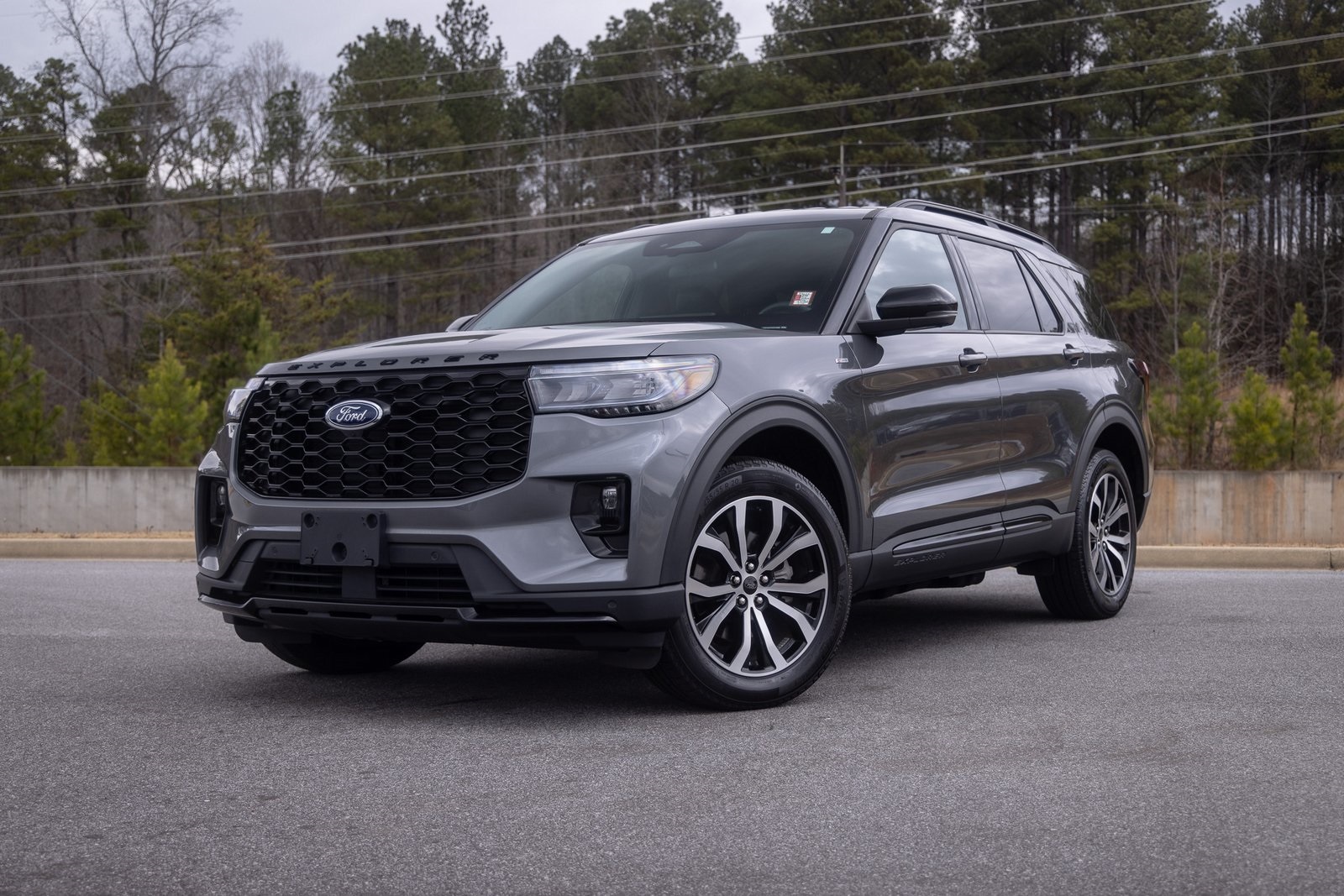 2025 Ford Explorer ST-LINE's photo