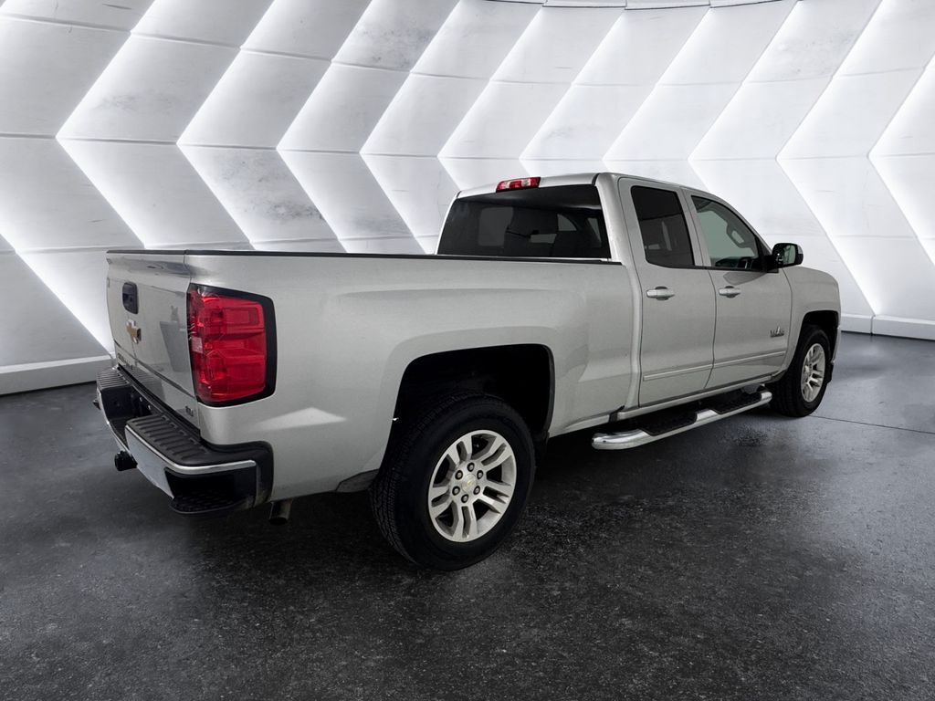2019 Chevrolet Silverado 1500 LT photo 4