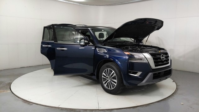 Used 2023  Nissan SL image 12