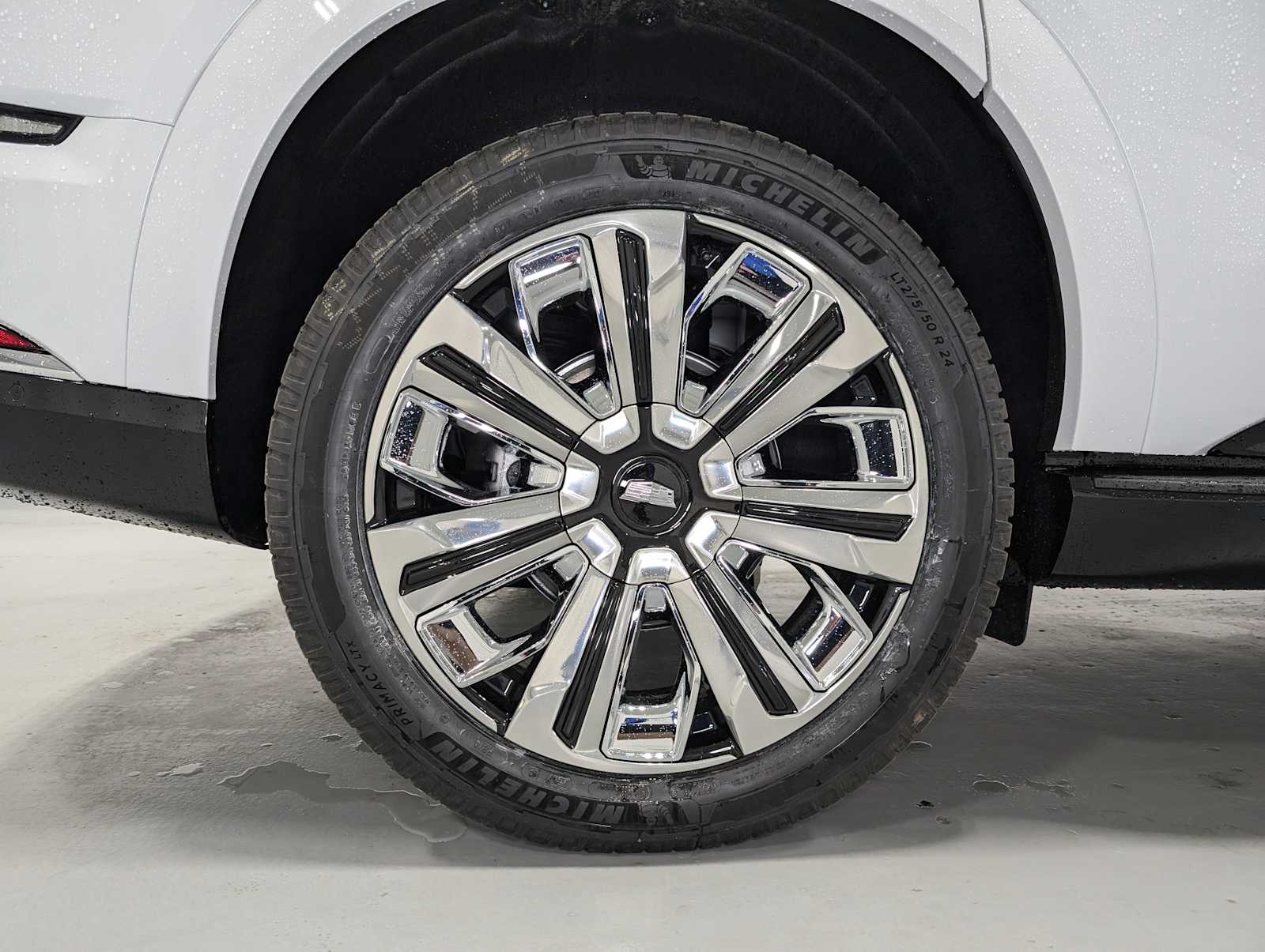 2025 Cadillac Escalade IQ Luxury photo 3
