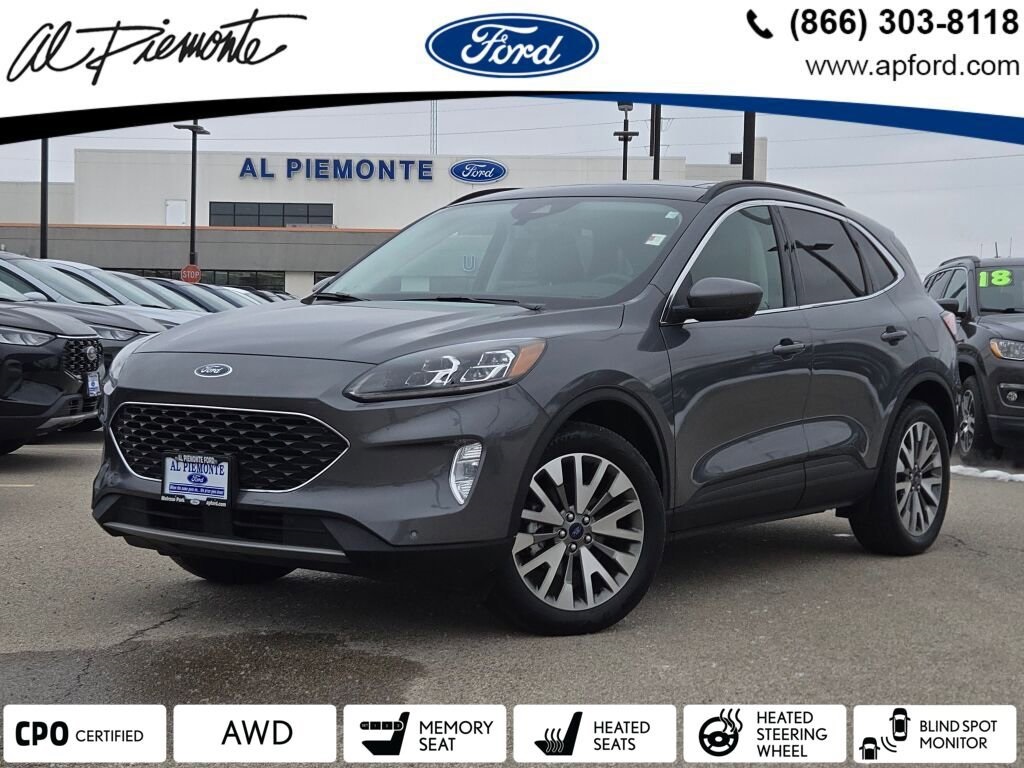 2022 Ford Escape Titanium's photo
