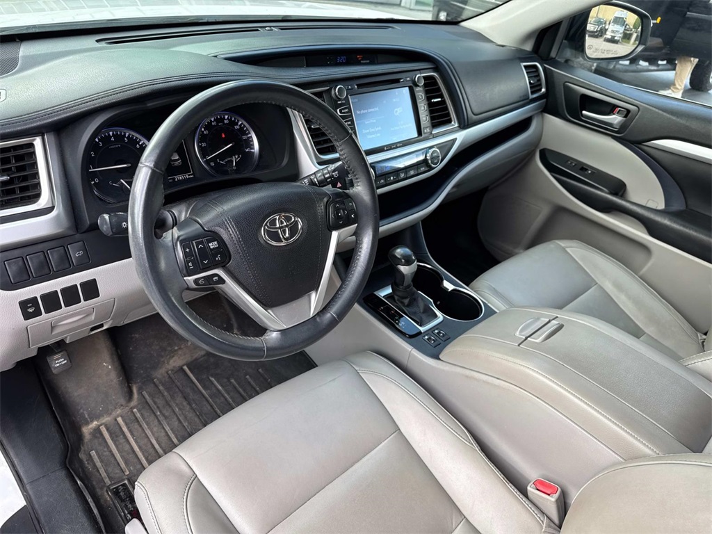2016 Toyota Highlander XLE photo 15