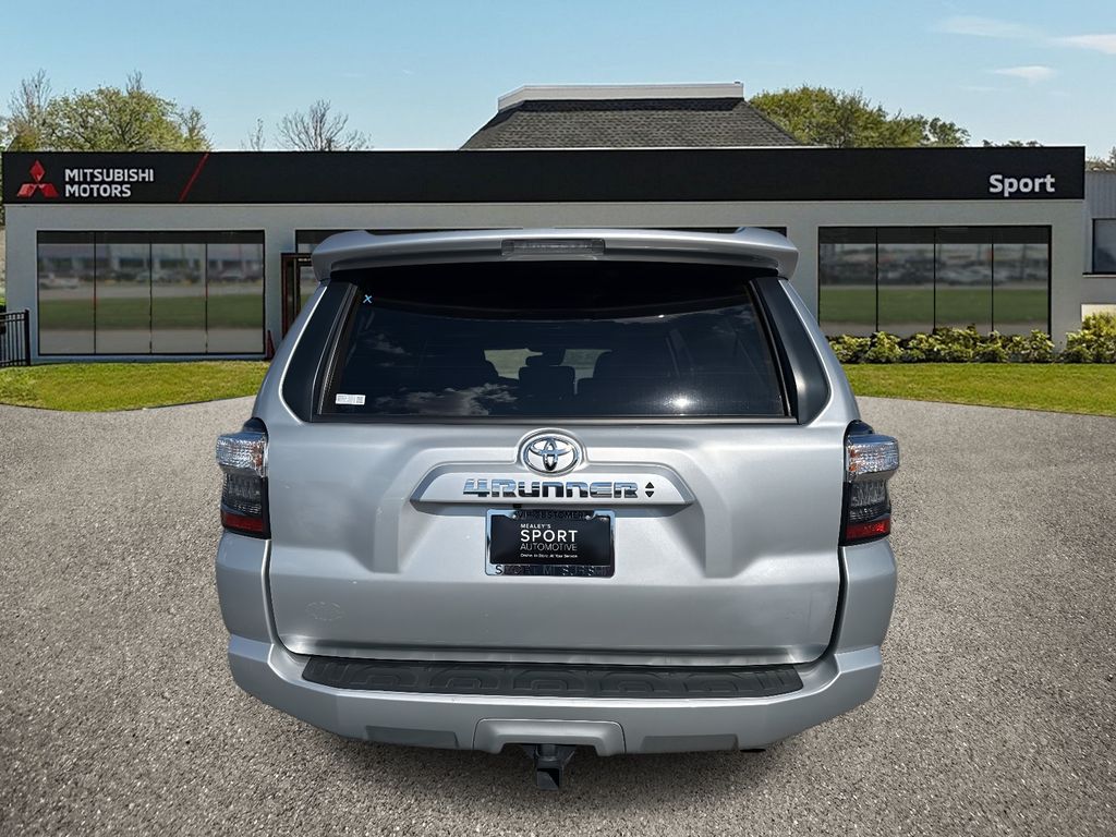 2023 Toyota 4Runner SR5 Premium photo 4