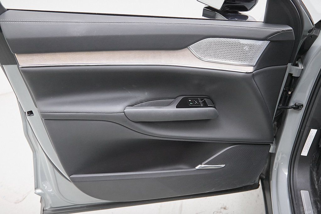 2025 VOLVO EX90 - Image 10