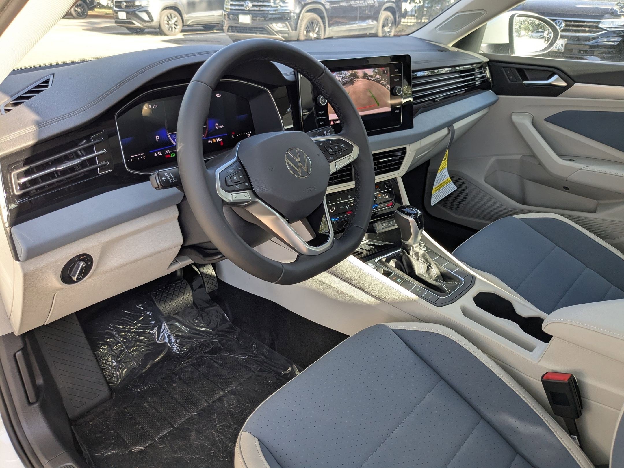 2025 Volkswagen Jetta SE photo 4