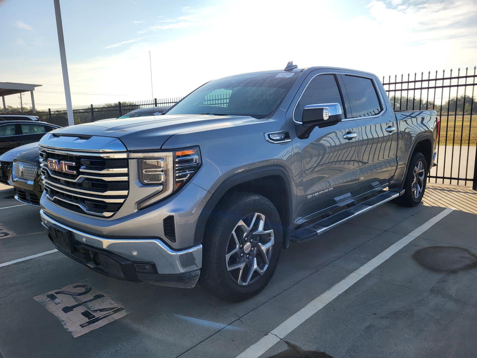 2023 GMC Sierra 1500 SLT's photo